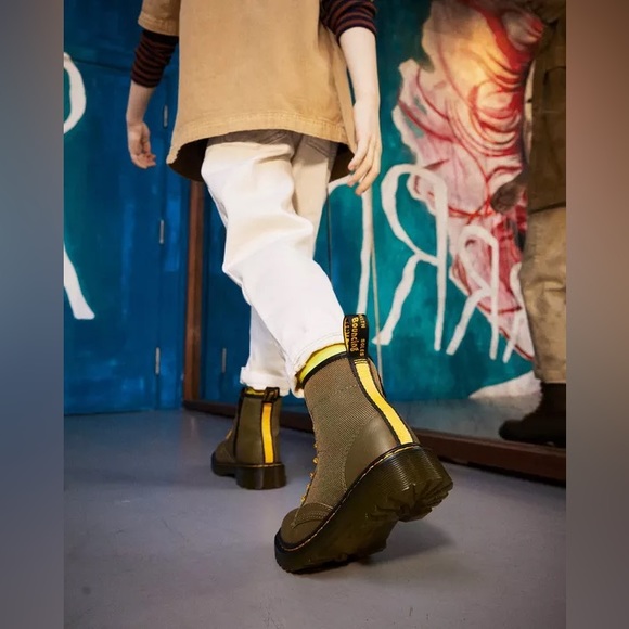 Doc Martens ~ JUNIOR 1460 PANEL LEATHER LACE UP BOOTS - Picture 2 of 14